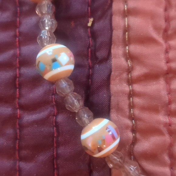 Beaded sequined clutch w hide and seek handle, goldtone snap closure/frame. - Picture 7 of 13